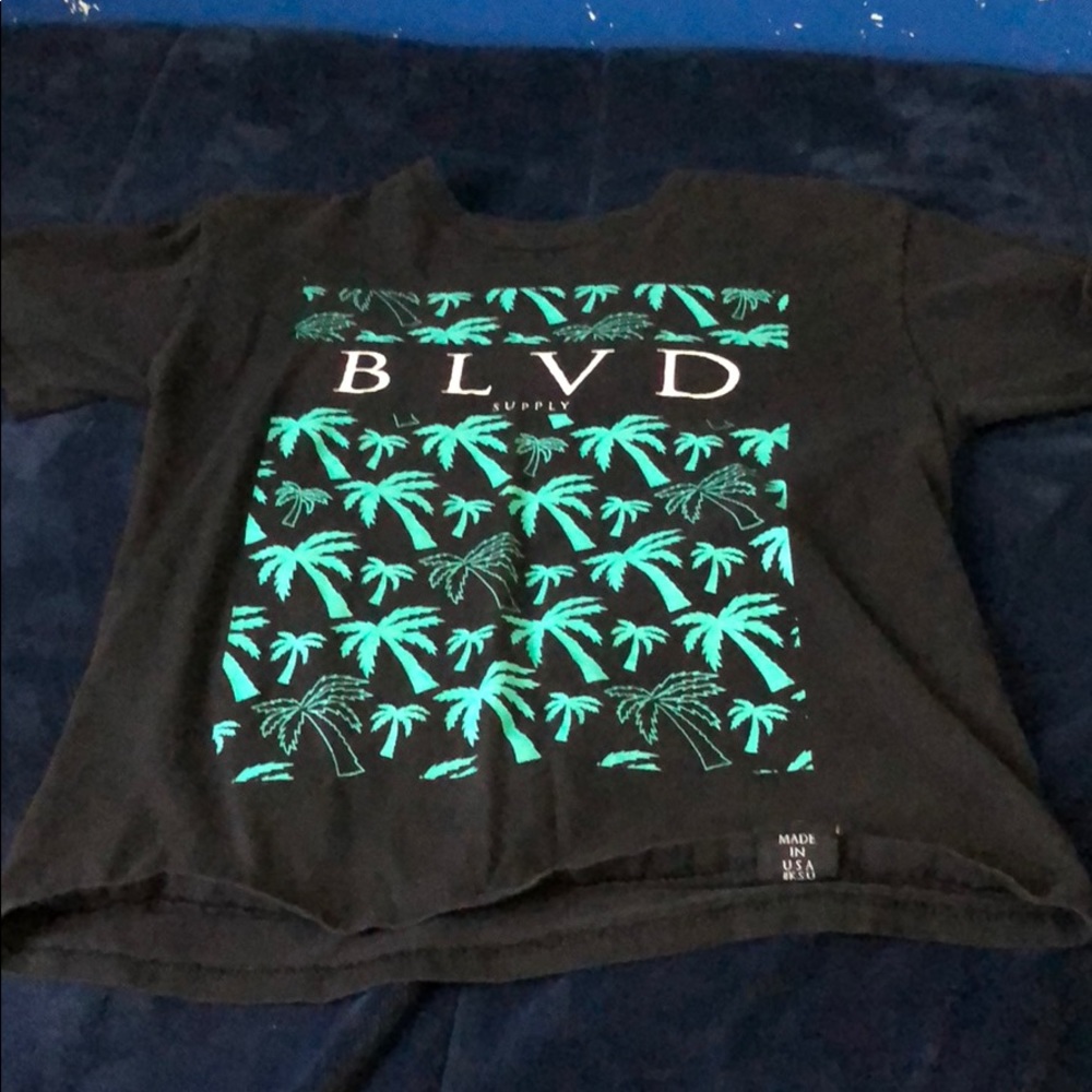 Black short sleeve t shirt